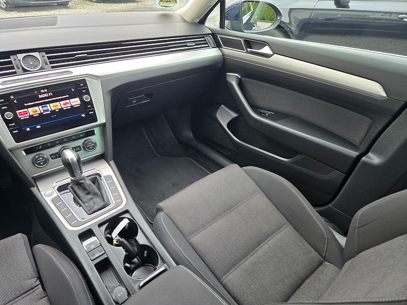 Volkswagen Passat (2018) 2.0 TDI DSG,Navi,Rozvody - fotka 21 z 29
