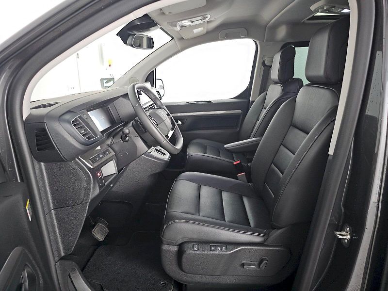 Toyota ProAce Verso (2025) L2 2.0D 180k 8AT VIP 6S SKYVIE - fotka 6 z 31
