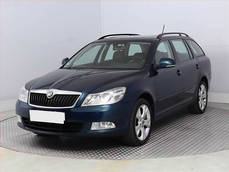 Škoda Octavia (2012) 2.0 TDI, Tempomat - fotka 2 z 16