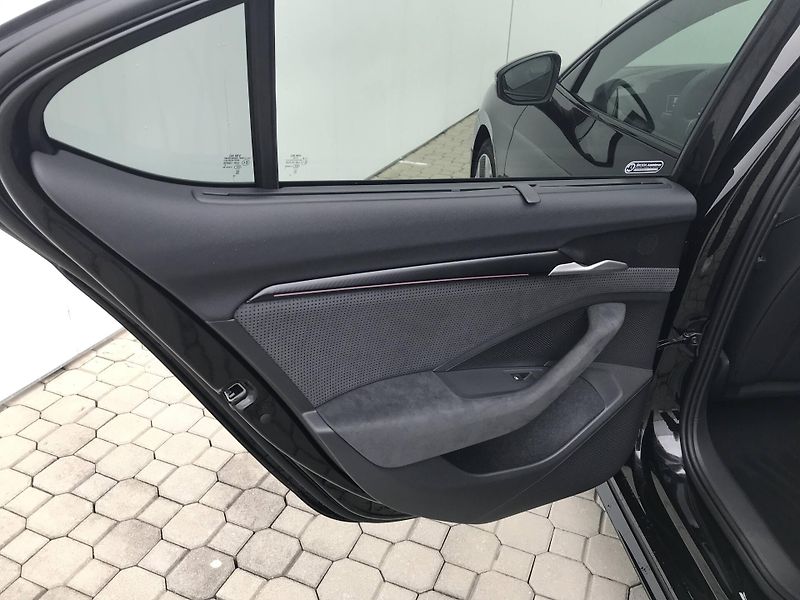 Škoda Superb (2025) Sportline 7DSG 2,0TDI - fotka 20 z 24