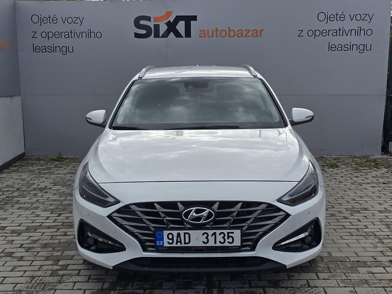 Hyundai i30 Family Smart 1,5 T-GDI Mild - fotka 2 z 7