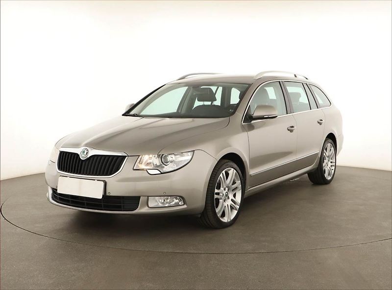Škoda Superb (2011) Elegance 3.6 FSI V6, 4X4 - fotka 2 z 19