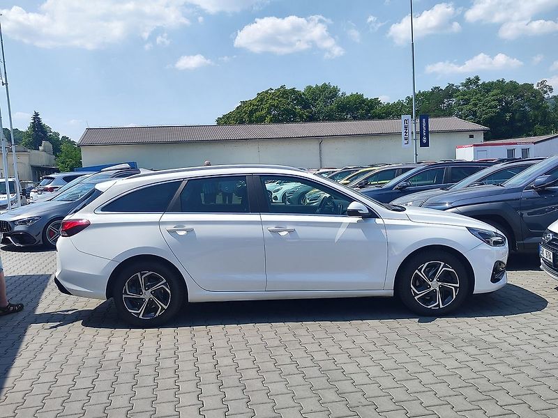 Hyundai i30 1.6 CRDi/85kW Smart - fotka 4 z 30