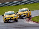 Rychlé Renaulty na Autodromu v Mostě.