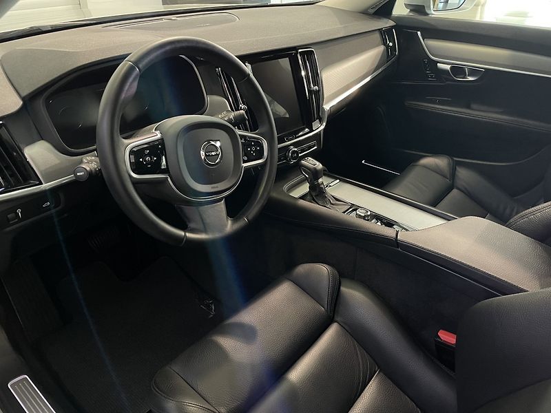 Volvo V90 D5 Cross Country  173 kW AWD - fotka 11 z 17