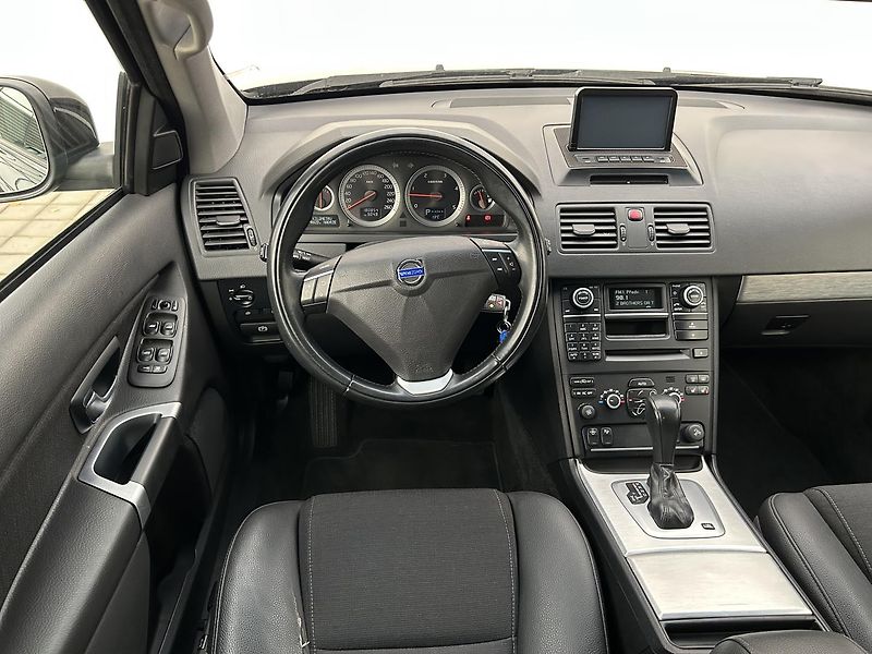 Volvo XC90 2.4 D5 4x4 Summmum - fotka 17 z 25