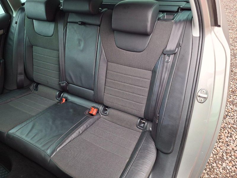 Škoda Octavia (2013) 1.4TSI 103kW 6MAN -S.KNIHA - fotka 30 z 48