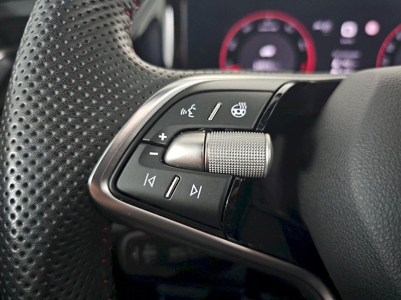 Škoda Kodiaq (2025) 2.0TSI 195kW RS 7S TAŽNÉ PANOR - fotka 10 z 35
