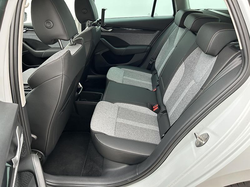 Škoda Octavia 1.5 TSI Top selection - fotka 21 z 29