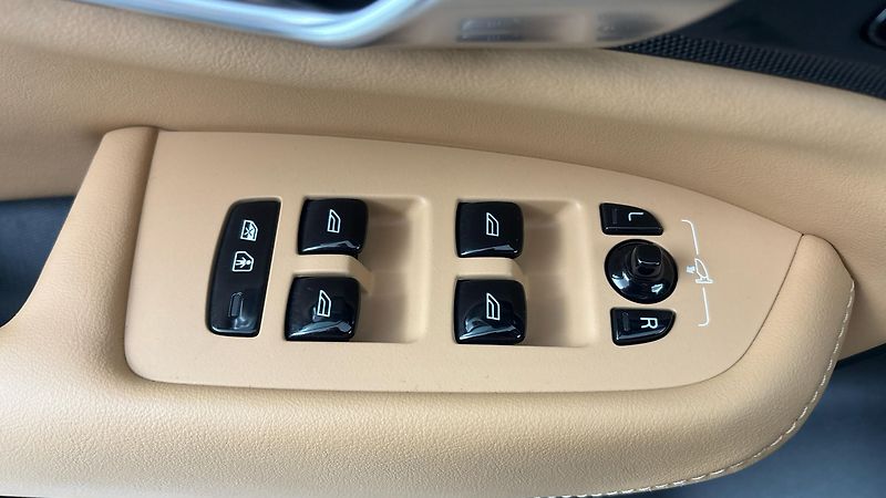 Volvo XC90 2.0 B5 AUT AWD Plus Bright - fotka 25 z 34