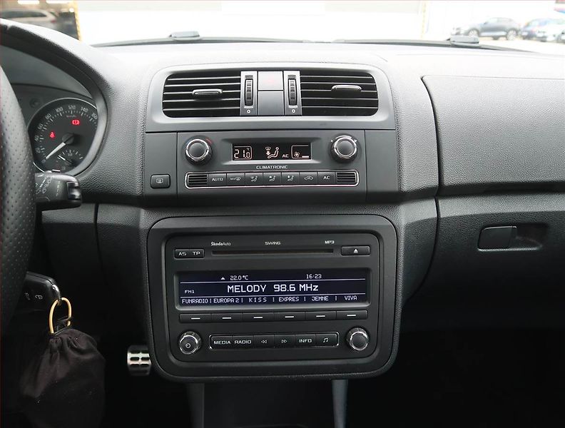 Škoda Fabia (2011) Ambition 1.2 TSI, Serv.kniha - fotka 12 z 15