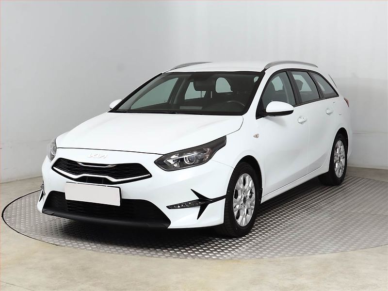 Kia Ceed (2022) 1.5 T-GDI, ČR,1.maj - fotka 2 z 16