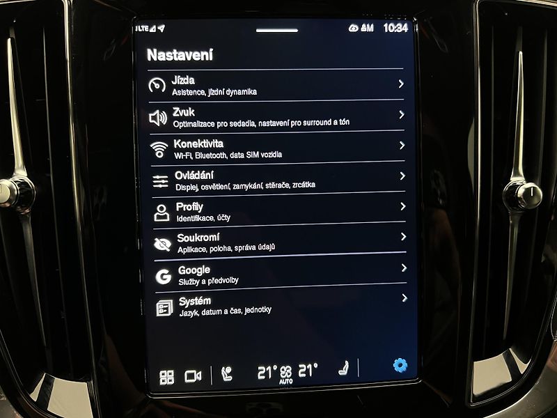 Volvo V60 B4 DARK PLUS AUT - fotka 32 z 42