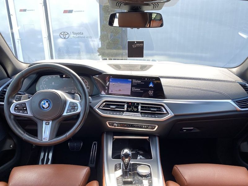 BMW X5 xDrive45e, ČR, tažné, 4x4, DPH - fotka 12 z 43
