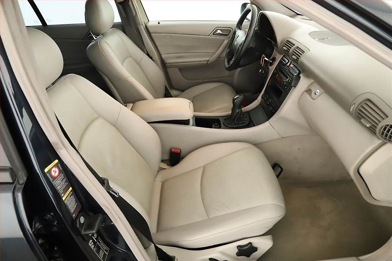 Mercedes-Benz Třídy C (2004) C 220 CDI , po STK, Tažné - fotka 7 z 14
