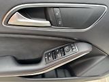 Mercedes-Benz Třídy A A220d-125KW-4M-AMG-ČR-H&K - náhled 14