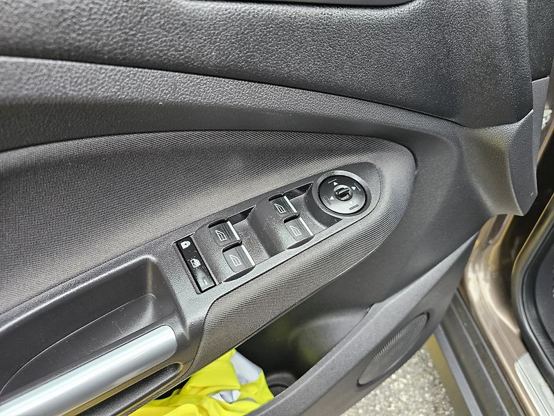 Ford Grand C-MAX (2016) 1.5 ECOBOOST-TITANIUM - fotka 10 z 20