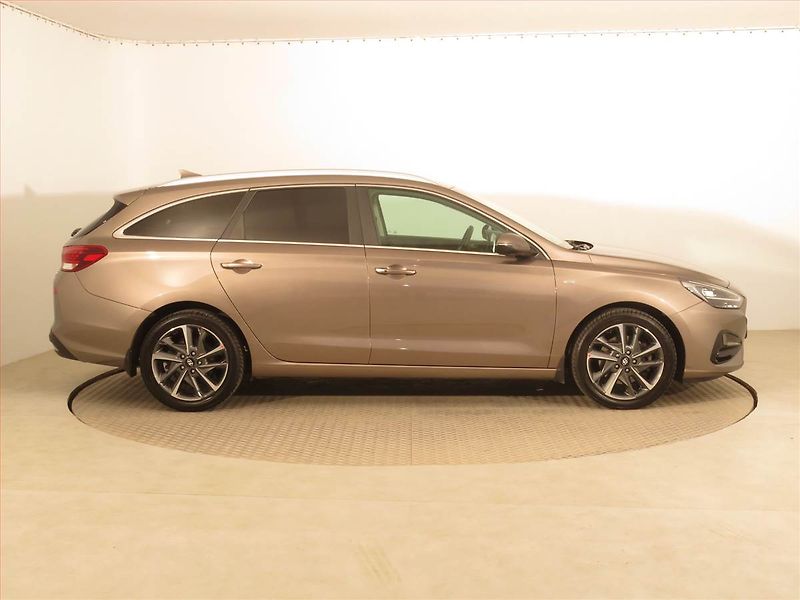 Hyundai i30 (2020) 1.5 T-GDI MHEV, Automat - fotka 6 z 18