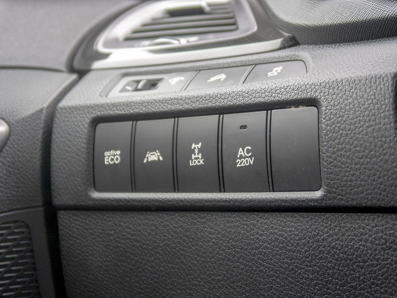 Hyundai Santa Fe (2013) ČR 11/13 2.2D 145KW – VÝBAVA - fotka 42 z 61