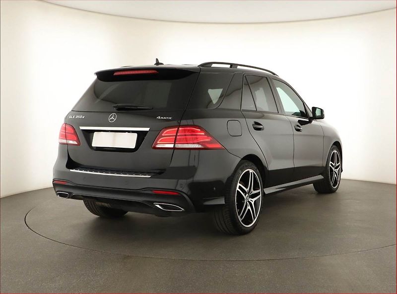 Mercedes-Benz GLE (2017) AMG line 350 d - fotka 5 z 19