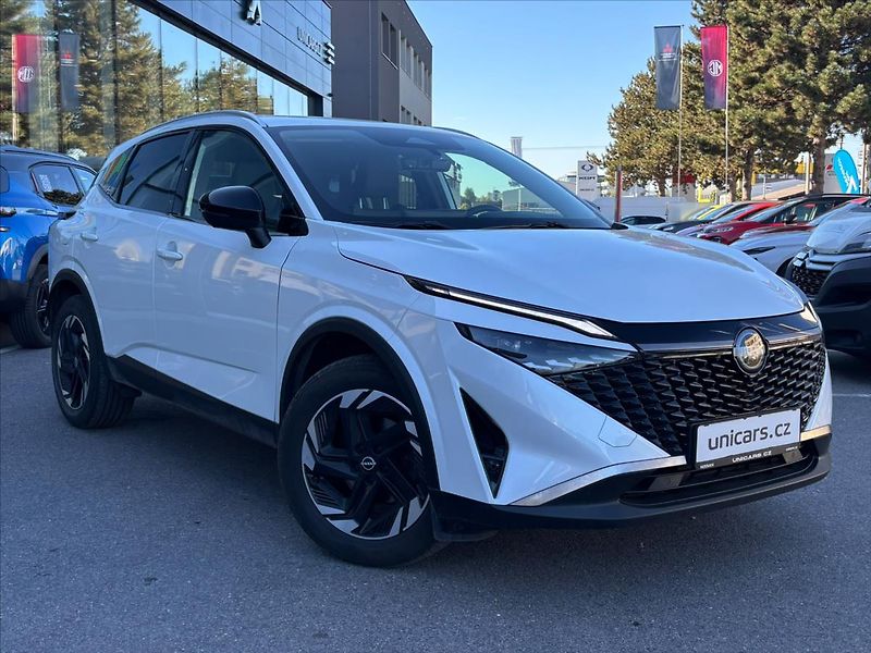 Nissan Qashqai 1,3 DIG-T  X-Tronic N-Connecta - fotka 3 z 29