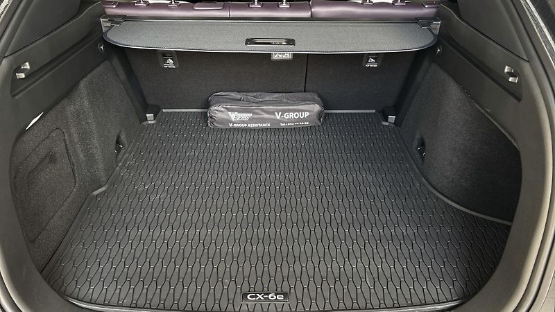 Mazda CX-6e (2026) Takumi Plus - fotka 9 z 16