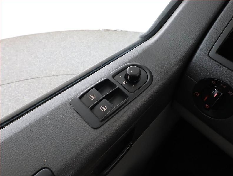 Volkswagen Transporter (2004) 2.5 TDI, L2H1, ČR - fotka 13 z 14