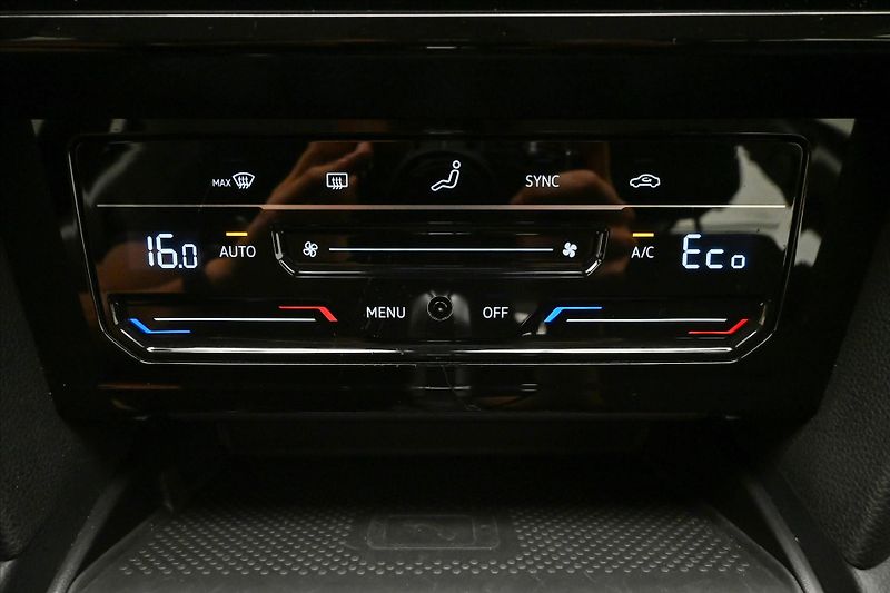 Volkswagen Passat 1,4 GTE TSI 160 kW DSG SoH 92% - fotka 21 z 33