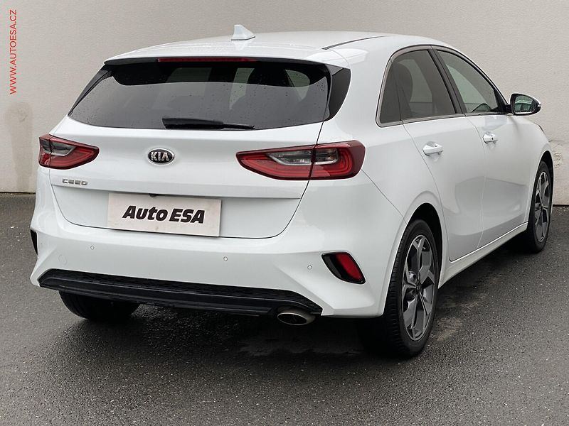 Kia Ceed (2018) 1.4 T-GDi, ČR, Exclusive, AT - fotka 4 z 21