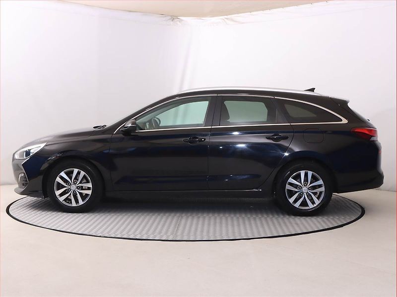 Hyundai i30 (2020) Family 1.6 CRDi, Serv.kniha - fotka 3 z 21