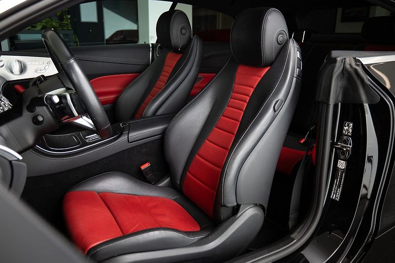 Mercedes-Benz Třídy E d 4M coupé Burmester/360/Pano - fotka 8 z 21