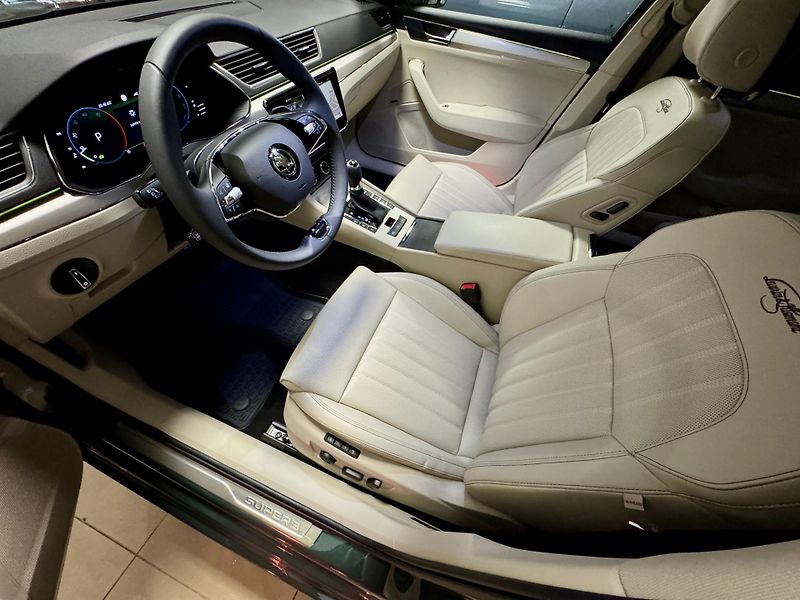 Škoda Superb (2023) L&K 2,0 TDI 147 kW 7-st aut 4x - fotka 32 z 66