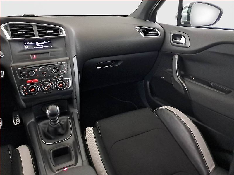 Citroën DS4 (2013) 1.6 e-HDi, ČR,1.maj - fotka 8 z 19