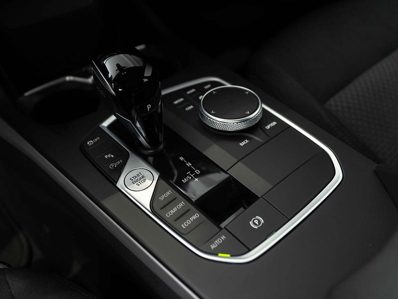 BMW Řada 1 118i - fotka 17 z 21