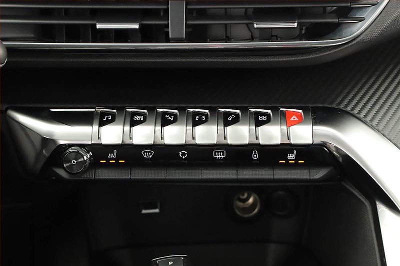 Peugeot 3008 (2021) 1.5 BlueHDi, Automat, ČR,1.maj - fotka 13 z 20