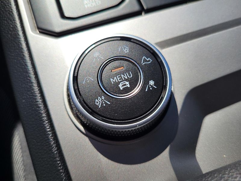Volkswagen Touareg 3.0 V6 TDi DSG 4MOTION - fotka 25 z 47