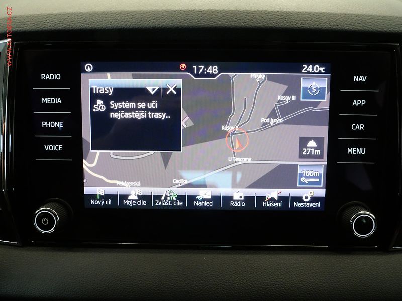 Škoda Karoq (2019) 1.5 TSi, Style, DSG, LED - fotka 17 z 24
