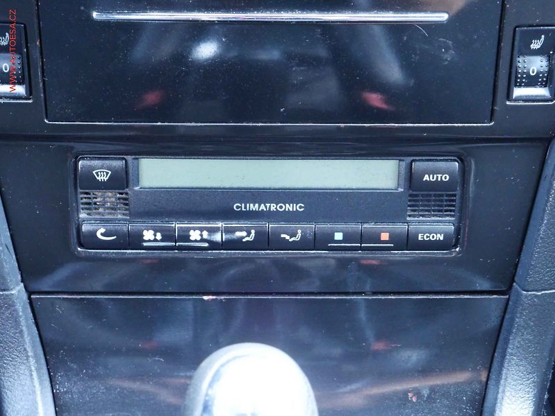 Škoda Superb (2005) 1.9 TDi, ČR, TZ, výhř.sed. - fotka 11 z 16