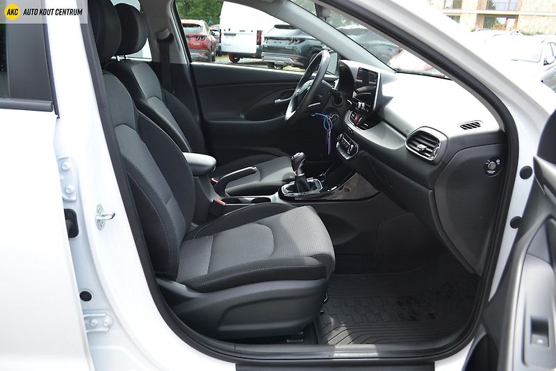 Hyundai i30 WG 1,5I MT SMART FAMILY NAVI - fotka 11 z 45