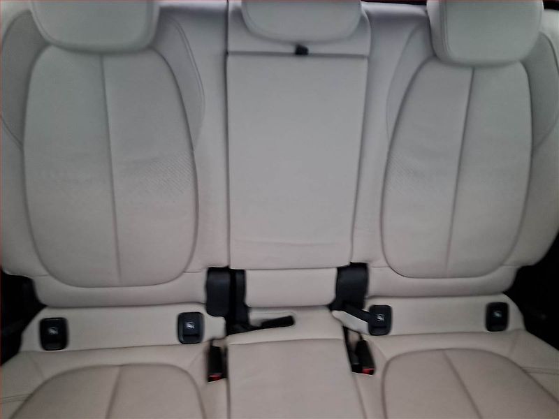 BMW X1 (2019) sDrive18d, Automat, ČR,1.maj - fotka 10 z 20