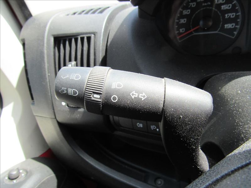 Citroën Jumper 2,2 HDI 110kW 6 míst - fotka 19 z 28