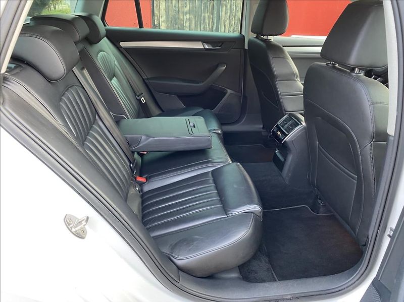 Škoda Superb 2,0 TDI  Ambition / NAVI - fotka 19 z 41