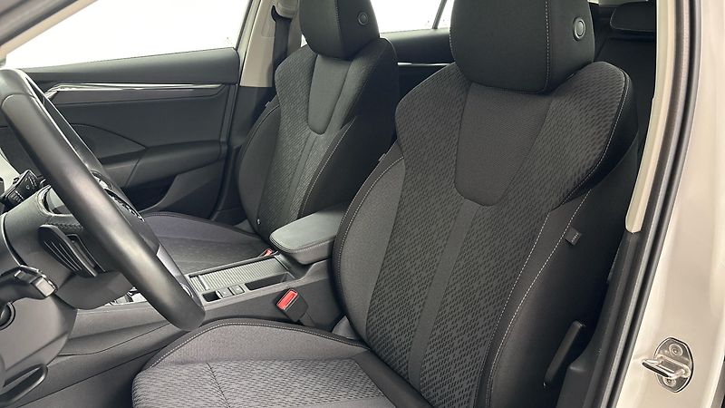Škoda Octavia 2.0 TDI DSG Style Combi - fotka 15 z 26