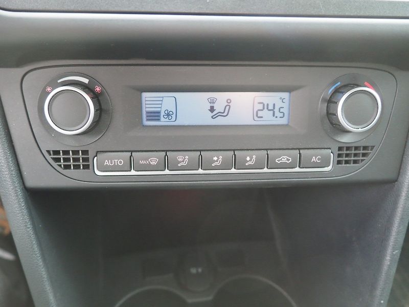 Volkswagen Polo (2010) 1.6 TDI - fotka 28 z 32