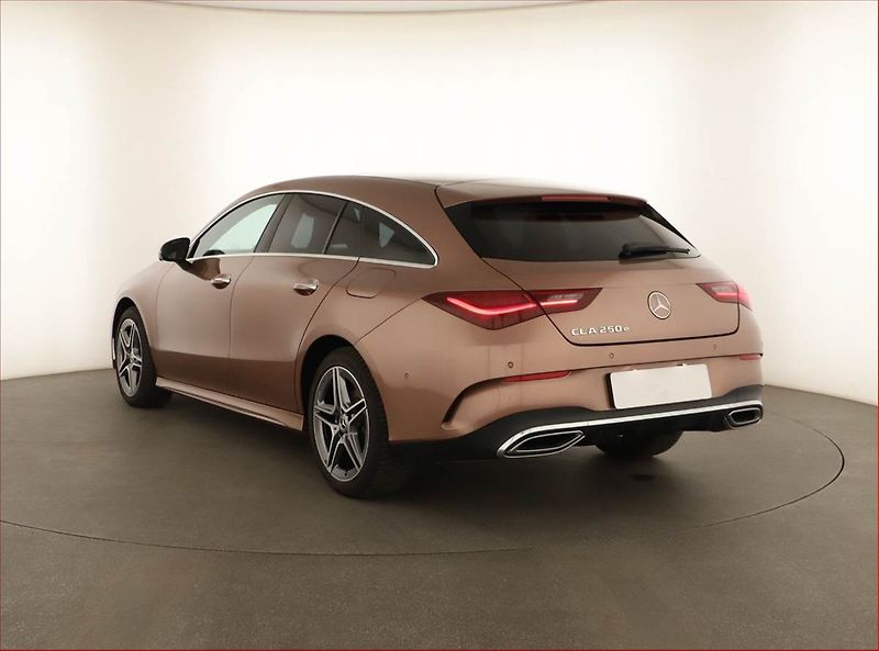 Mercedes-Benz CLA (2023) 250 e - fotka 4 z 19