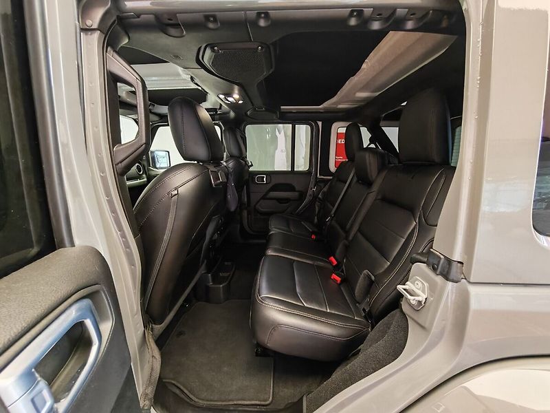 Jeep Wrangler SAHARA 2.0T 4x4 TRAIL RATED - fotka 23 z 40