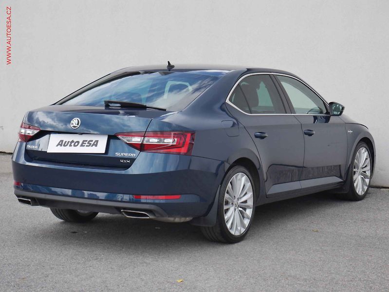 Škoda Superb (2017) 2.0 TSI 4x4, ČR, L&K, DSG - fotka 4 z 23
