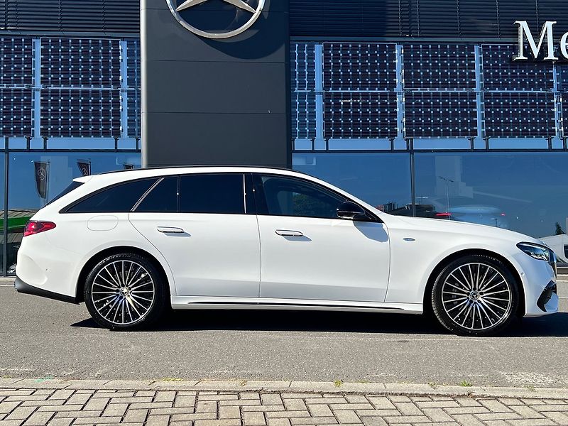 Mercedes-Benz Třídy E (2025) 300 de 4MATIC kombi s EQ - fotka 2 z 35