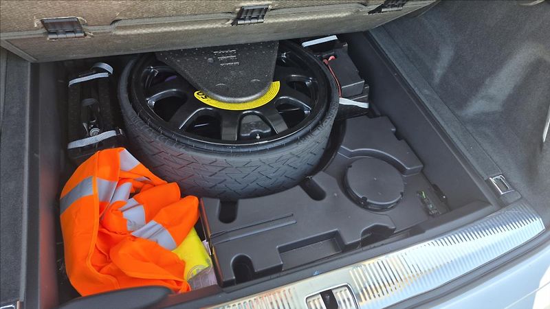 Audi Q7 3,0 50 TDI S-LINE ČR - fotka 29 z 33