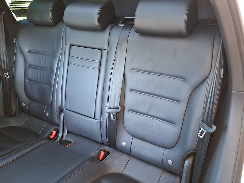 Volkswagen Touareg (2015) 4.2TDI 250kW R-LINE -ČR - fotka 32 z 48